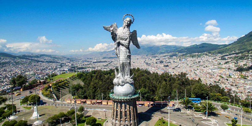 Vista panorámica de Quito desde El Panecillo